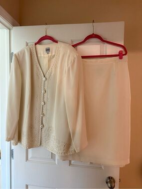 Elegant Cream Embroidered Women’s Skirt Set